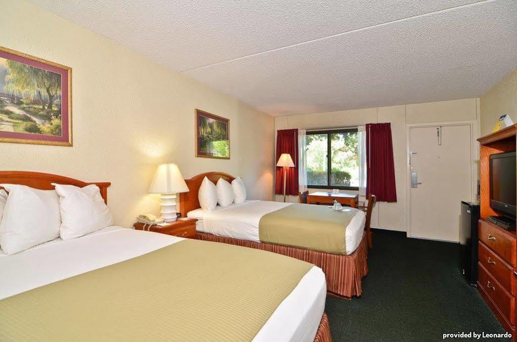 Best Western Crossroads Inn DeFuniak Springs Δωμάτιο φωτογραφία